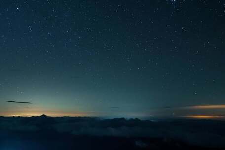 星空延时星光黄山云层云星夜