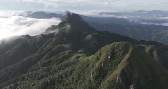 信宜茶山镇公婆石，十二灶顶云海航拍