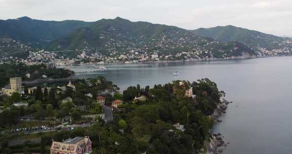 迷人的地中海沿岸村庄圣玛格丽塔利古雷；空中