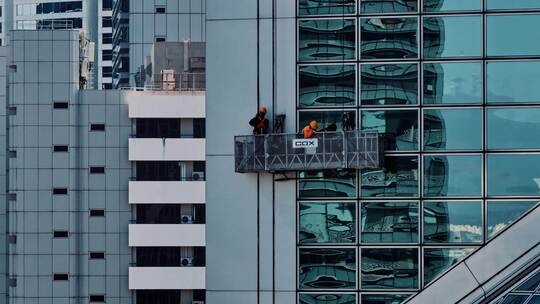 香港中银大厦蜘蛛人擦玻璃航拍