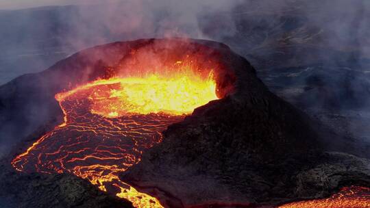 火山岩浆喷发航拍