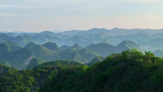 航拍雄伟壮阔的群山