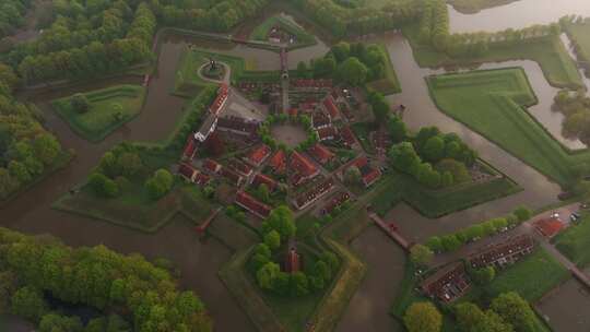 荷兰风车历史堡垒鸟瞰图。