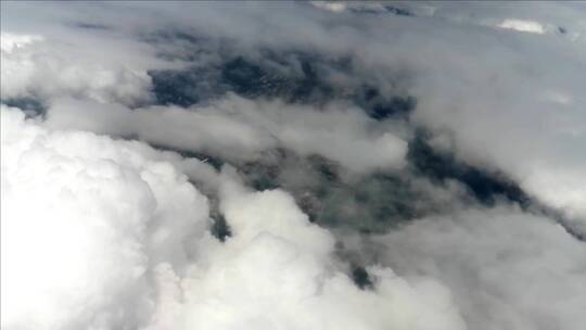 航怕云层中的风景