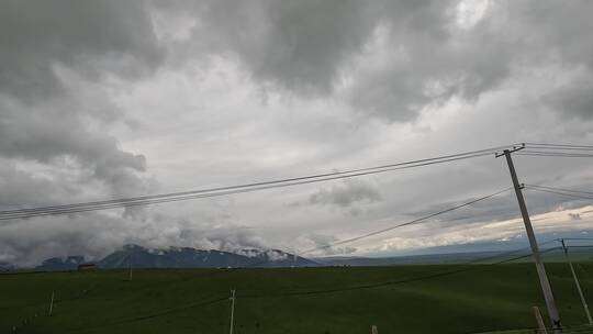 新疆草原天空行车风景视频素材