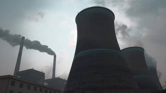 云南工业宣威发电厂大烟囱雾霾浓烟污染视频素材模板下载