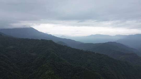 四川周边眺远山、山川巍峨