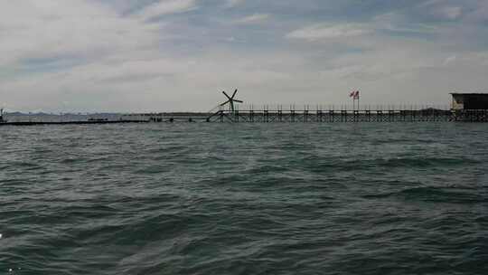 大海快艇海岛码头海滩马来西亚蓝色海上水屋