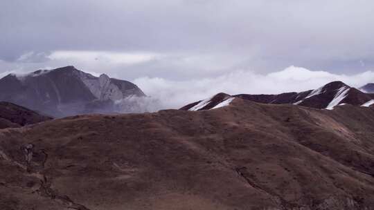 青海拉脊山雪山云雾航拍