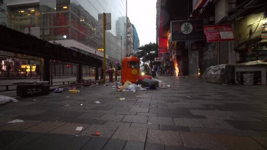 香港市区满溢的垃圾桶