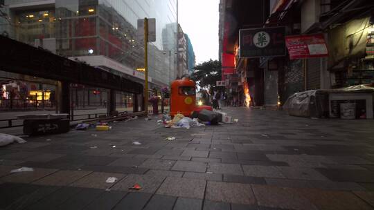 香港市区满溢的垃圾桶视频素材模板下载