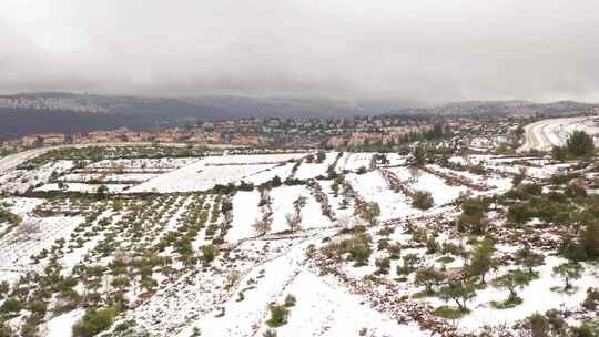 雪中的耶路撒冷高山鸟瞰图