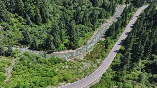 峡谷河流公路汽车航拍