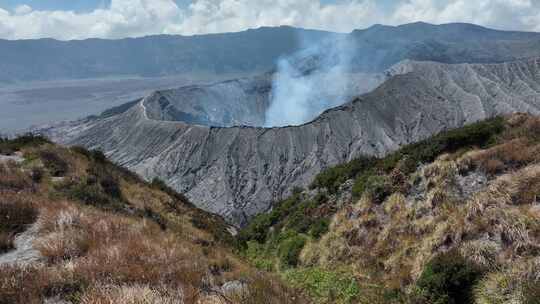 印尼爪哇岛布罗莫火山口航拍自然风光