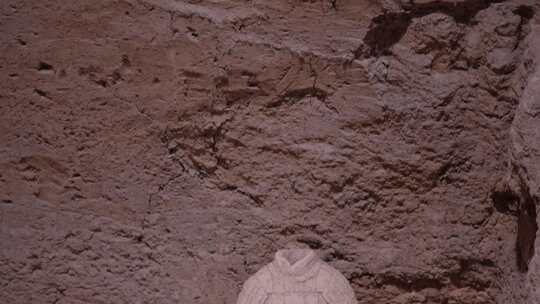 秦始皇陵博物院兵马俑旁的挖掘坑