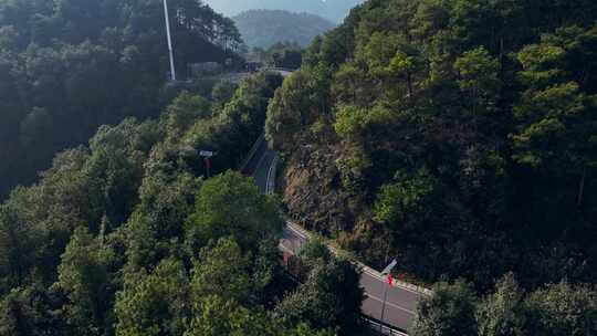 航拍汽车盘山公路