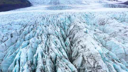 航拍冰川的风景