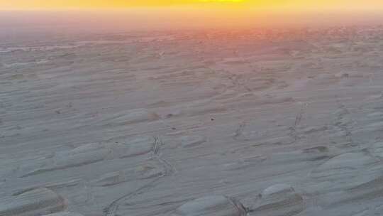 青海海西茫崖俄博梁夕阳雅丹地貌航拍4K视频