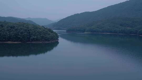 航拍浙江东阳游鱼水库横店湖湖泊岛屿傍晚