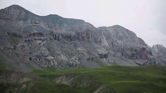 扎尕那草原云雾山峰公路