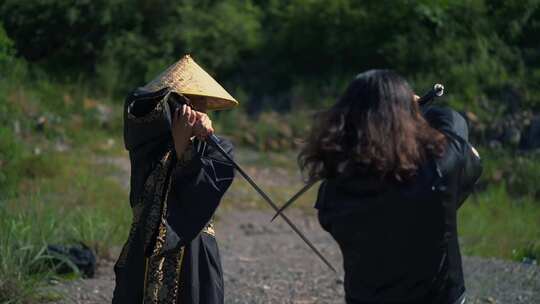 两个武林高手决斗