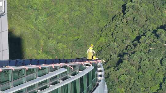 高楼大厦高空作业人员航拍