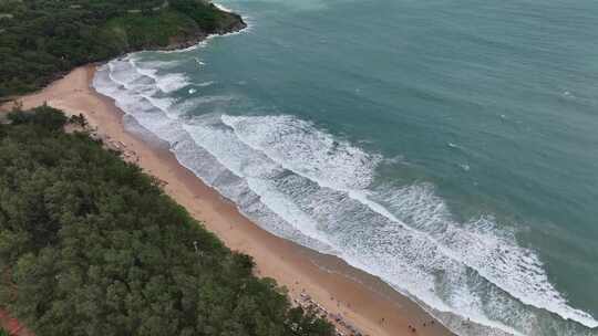 航拍泰国普吉岛拉威奈汉海滩夏季海滨风光