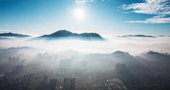 延时航拍深圳梧桐山水库晨雾平流雾