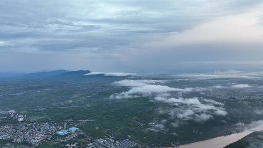 洛阳龙门山伊阙伊河雨后云海