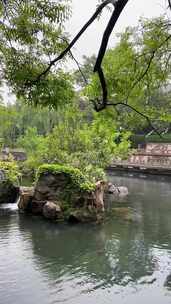 雨中济南护城河，天下第一泉黑虎泉白石桥