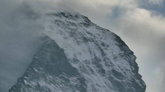 高清实拍云盖雪峰