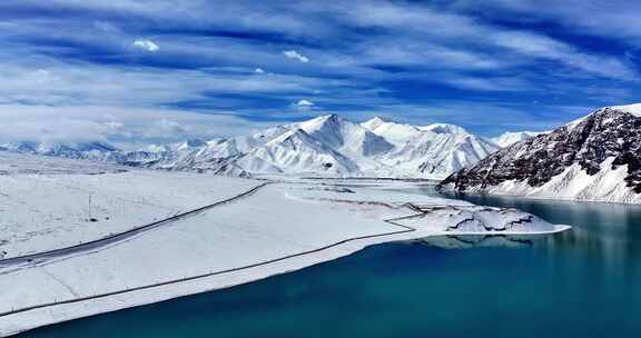 航拍新疆南疆白沙湖雪后美丽风光