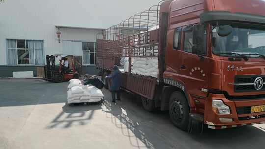 物流货运搬运工装卸货物白糖卸车