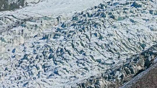 雪山上的冰川