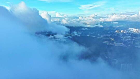 高空俯瞰城市云海景观