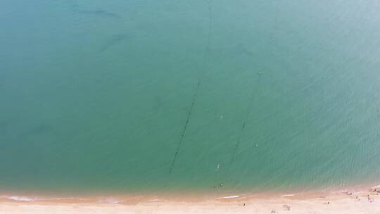 海边沙滩海水海浪俯拍航拍美丽海岸线小镇