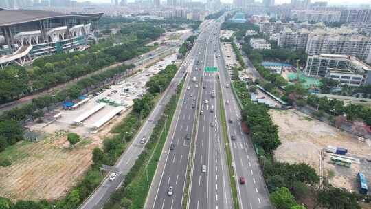 航拍公路车流行驶空镜