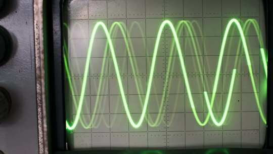 老式示波器绿色信号显示器