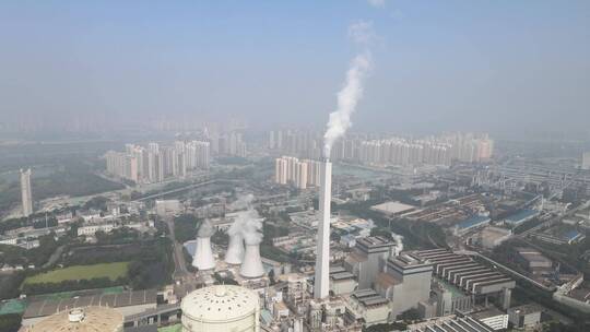 现代钢铁化工工业厂区烟筒冒烟空气污染