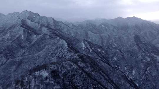 秦岭冬天下雪 白雪皑皑