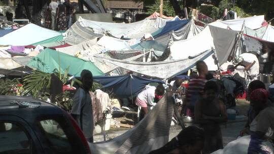 大地震后的难民营