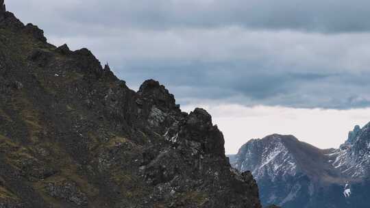 4k航拍青海久治年保玉则山峰