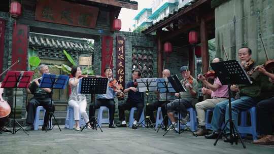 成都社区退休老人幸福生活弹琴音乐绘画下棋