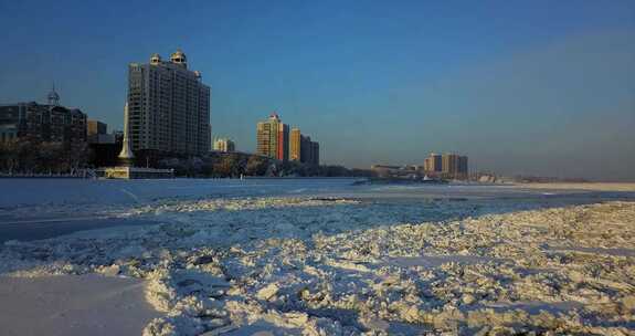 佳木斯松花江雪后封江风光