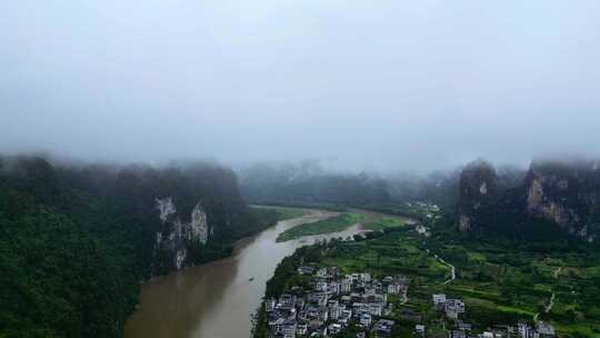 广西桂林烟雨漓江水墨画