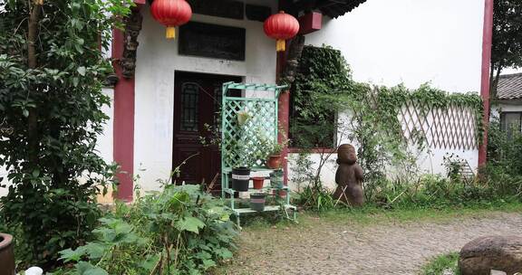 景德镇古色古香的陶瓷装饰街区院落