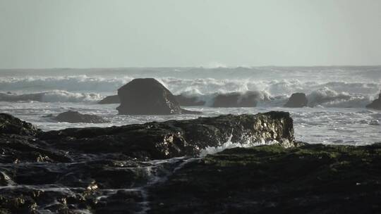 海洋上海浪慢动作飞溅