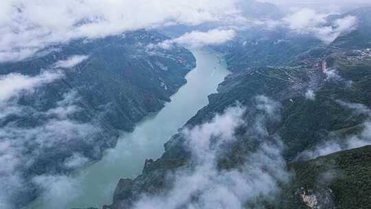 8K长江三峡巫峡雾上长江自然风光延时