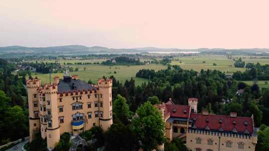 德国巴伐利亚州西南部阿尔普西弗森湖附近的霍恩施万高城堡的早晨。历史
