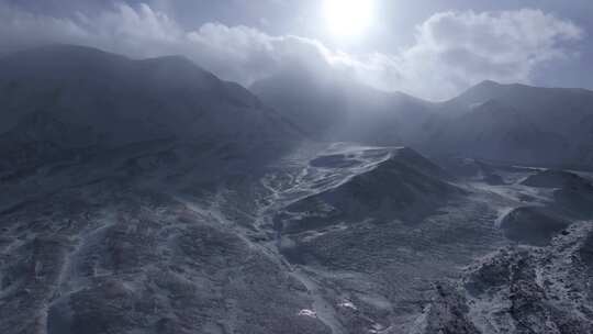 航拍冬季阿尼玛卿山冰川雪山光影延时摄影